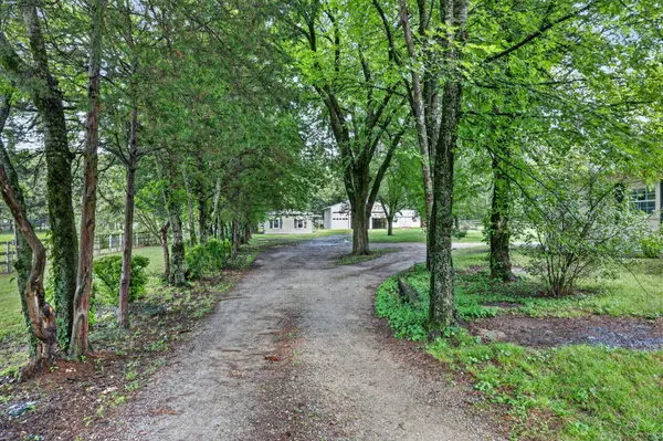 2388 Bear Creek Pike, Columbia, TN 38401