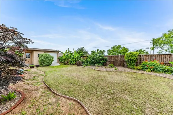112 Teresa LN, Rockport, TX 78382