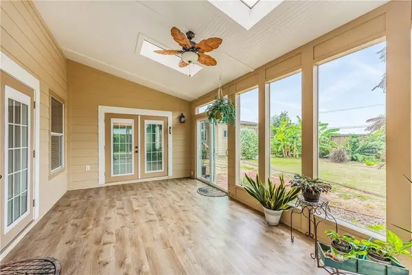 112 Teresa LN, Rockport, TX 78382