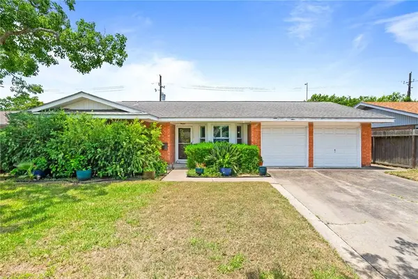 1613 Sandalwood DR, Corpus Christi, TX 78412