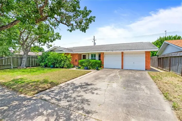 1613 Sandalwood DR, Corpus Christi, TX 78412