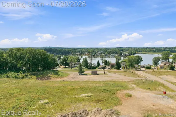 2790 Park Ridge RD, White Lake Charter Township, MI 48386