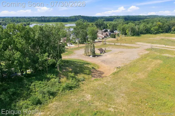 2790 Park Ridge RD, White Lake Charter Township, MI 48386