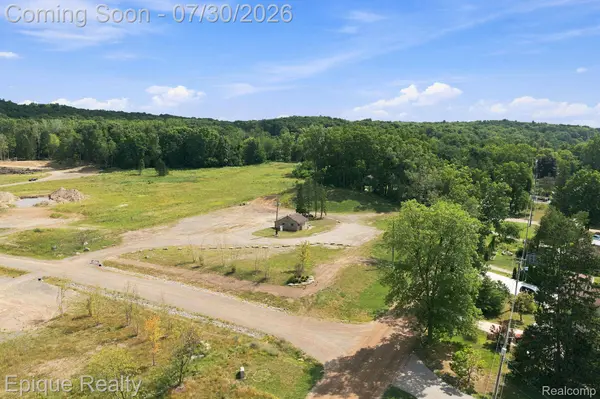 2790 Park Ridge RD, White Lake Charter Township, MI 48386