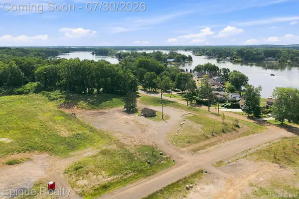 2790 Park Ridge RD, White Lake Charter Township, MI 48386