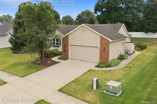 25 Melvin J CT, Oxford Village, MI 48371