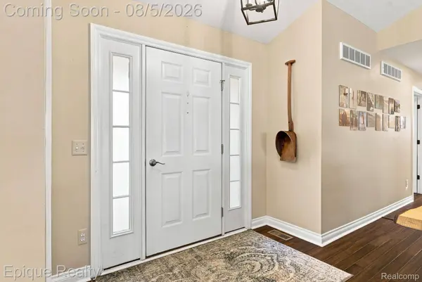 25 Melvin J CT, Oxford Village, MI 48371