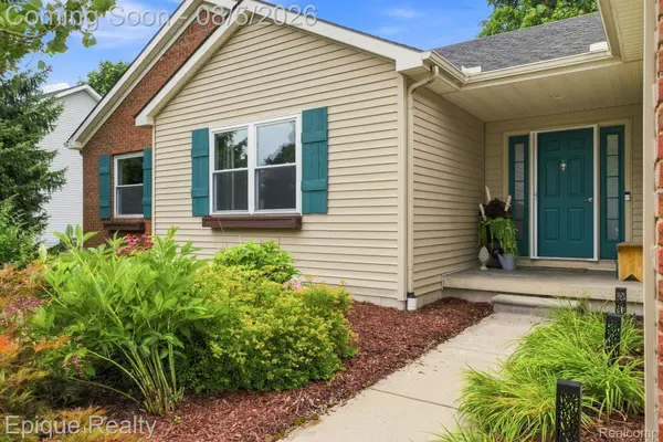25 Melvin J CT, Oxford Village, MI 48371
