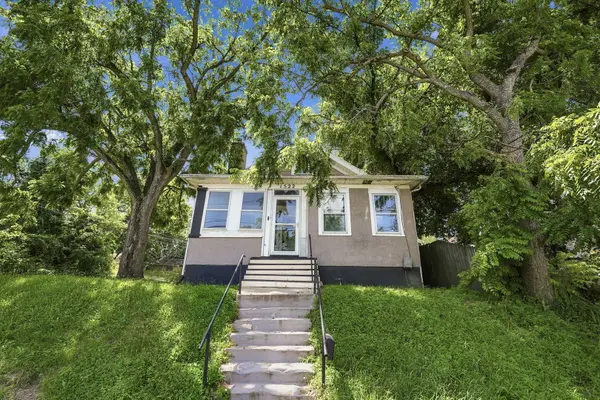 1522 Bridge AVE, Davenport, IA 52803