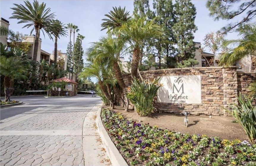 The Met Warner Center entrance monument sign on Canoga Avenue in Woodland Hills
