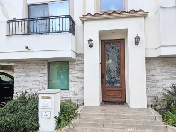 13260 Landale St, Sherman Oaks, CA 91423-5176