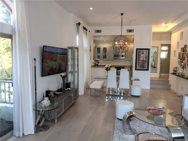 13260 Landale St, Sherman Oaks, CA 91423-5176