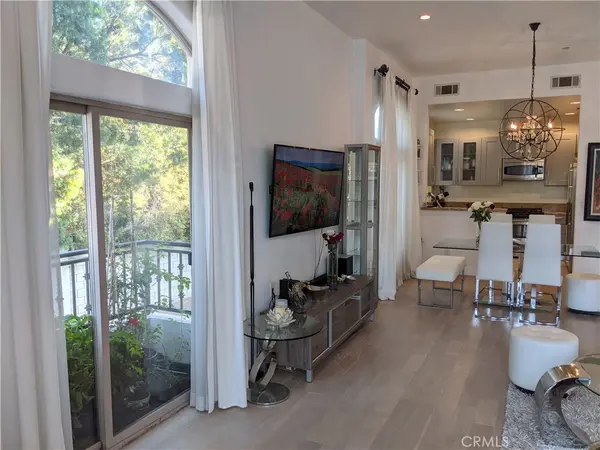 13260 Landale St, Sherman Oaks, CA 91423-5176
