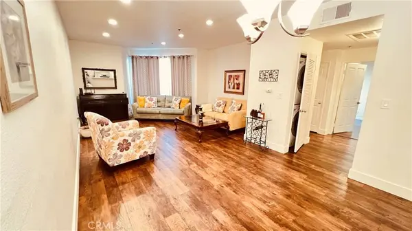 19350 Sherman WAY #231, Reseda, CA 91335