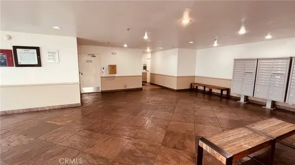 19350 Sherman WAY #231, Reseda, CA 91335