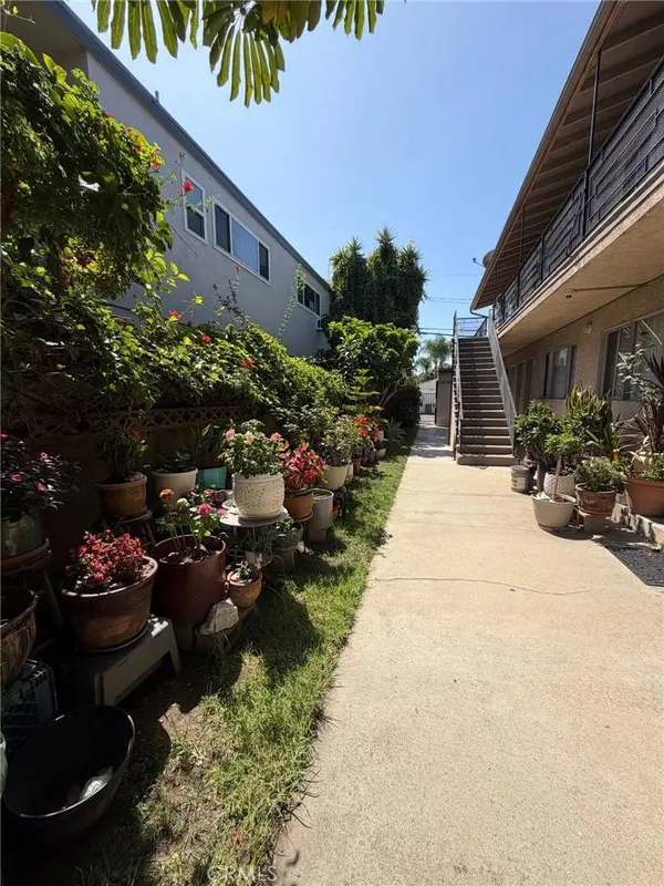 1808 10th ST #D, Santa Monica, CA 90404