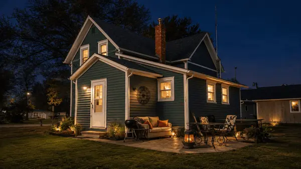 Quad Cities Real Estate Agent - charming home exterior for sale in the Quad Cities area