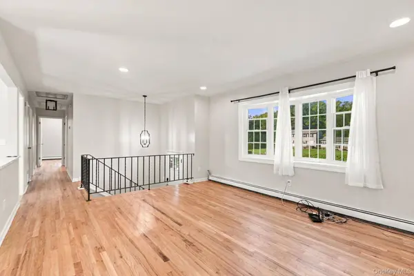 52 Kensington DR, Hopewell Junction, NY 12533