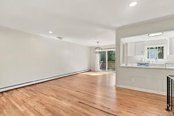 52 Kensington DR, Hopewell Junction, NY 12533
