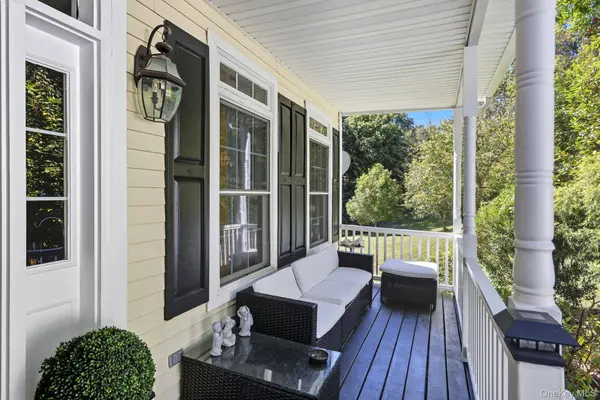153 Shagbark LN, Hopewell Junction, NY 12533