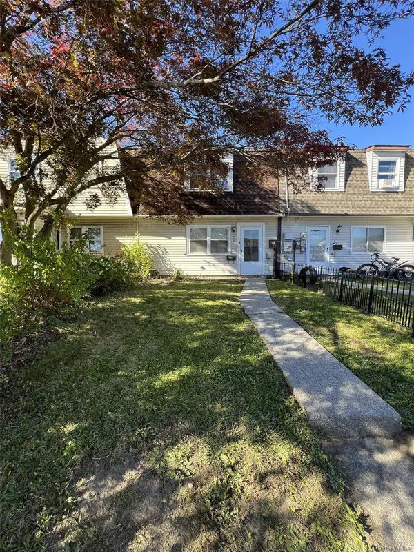 220 Country Club DR, Maybrook, NY 12543