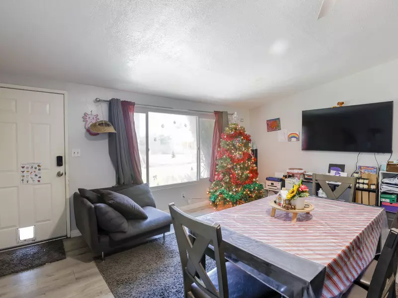 42724 42nd St W, Lancaster, CA 93536-4243