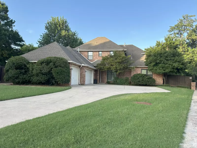 4204 Upper Lake Dr, Norman, OK 73072-9747