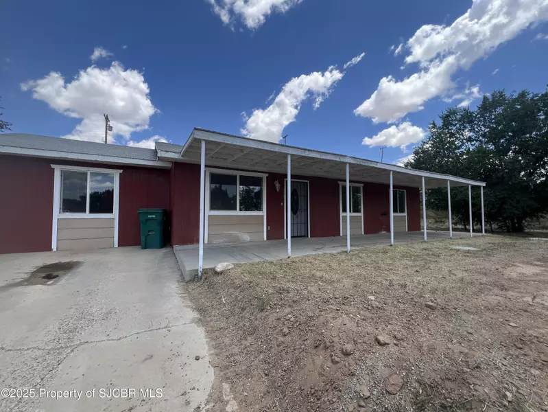 8 Road 3461, Flora Vista, NM 87415-9006