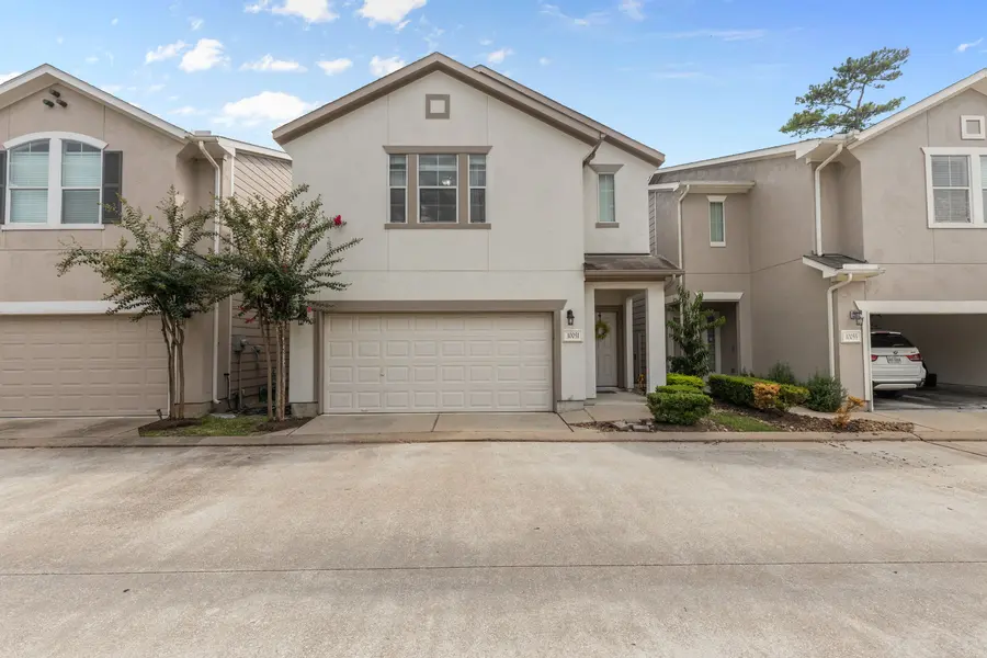 10051 Fallen Woods Dr, Houston, TX 77080-2743