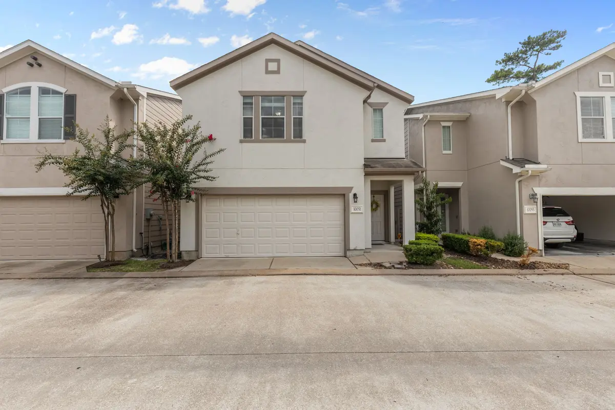 10051 Fallen Woods Dr, Houston, TX 77080-2743