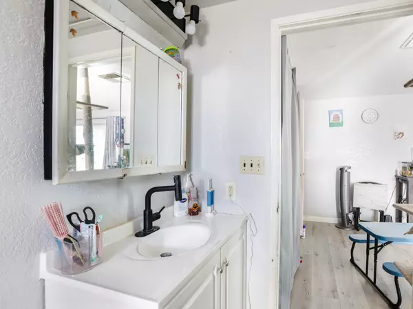 Lancaster, CA 93536-4243,42724 42nd St W