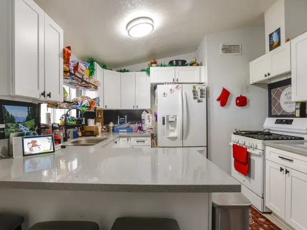 42724 42nd St W, Lancaster, CA 93536-4243