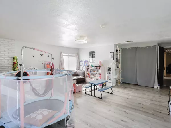 Lancaster, CA 93536-4243,42724 42nd St W