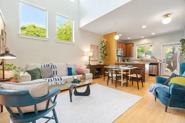 8724 N Burrage Ave, Portland, OR 97217-7044