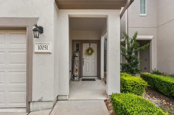 10051 Fallen Woods Dr, Houston, TX 77080-2743