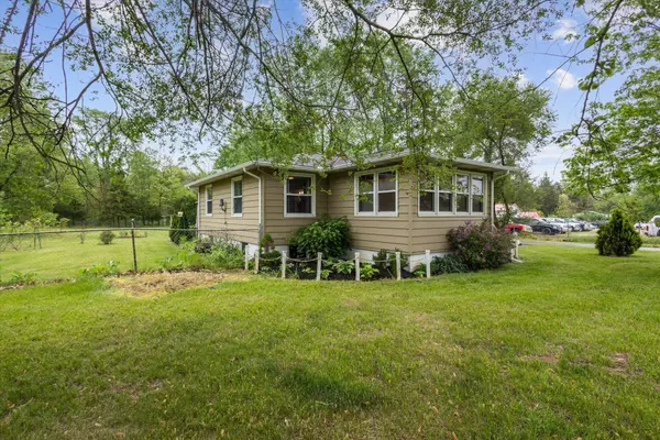 65281 M 40, Lawton, MI 49065