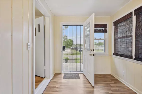 65281 M 40, Lawton, MI 49065