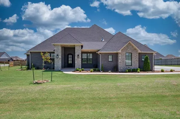 1008 Collis WAY, Newcastle, OK 73065