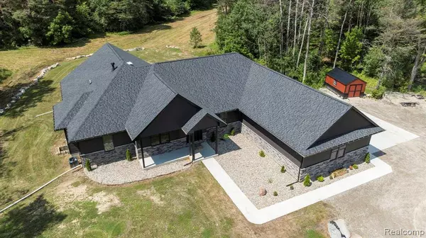 4697 Emmett Road, Emmett Twp, MI 48022