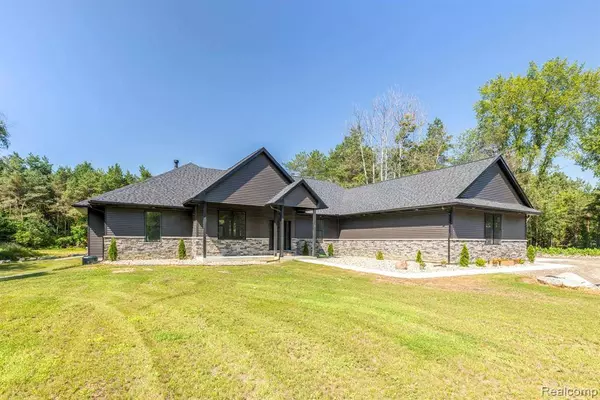 4697 Emmett Road, Emmett Twp, MI 48022