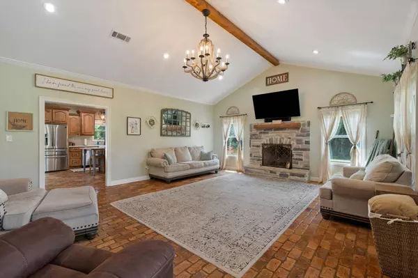 310 Antioch Dr., Laurel, MS 39443