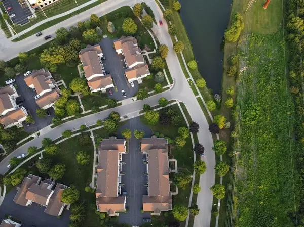 2410 Daybreak CT, Elgin, IL 60123