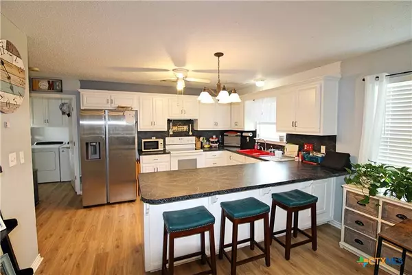 8592 S Lone Star Pkwy, Moody, TX 76557