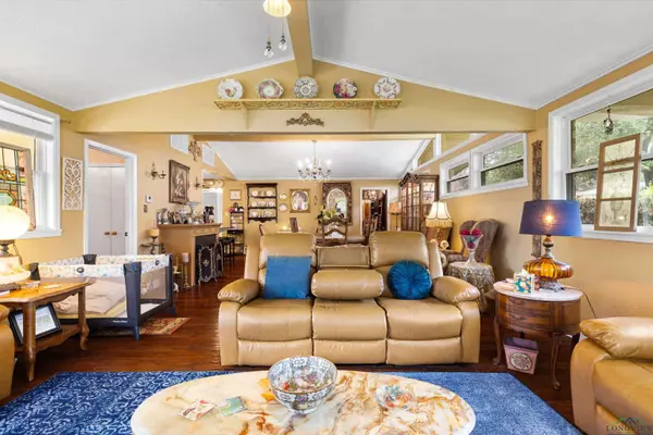 309 S Friou Street, Jefferson, TX 75657