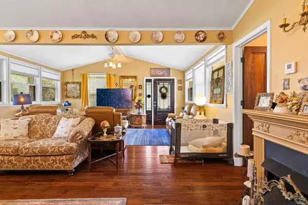 309 S Friou Street, Jefferson, TX 75657