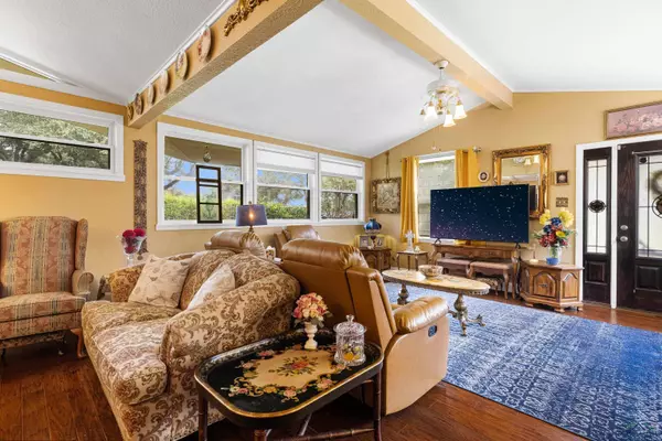 309 S Friou Street, Jefferson, TX 75657