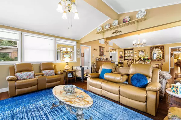 309 S Friou Street, Jefferson, TX 75657