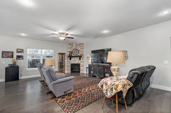 4259 W Orchard LN, Battlefield, MO 65619