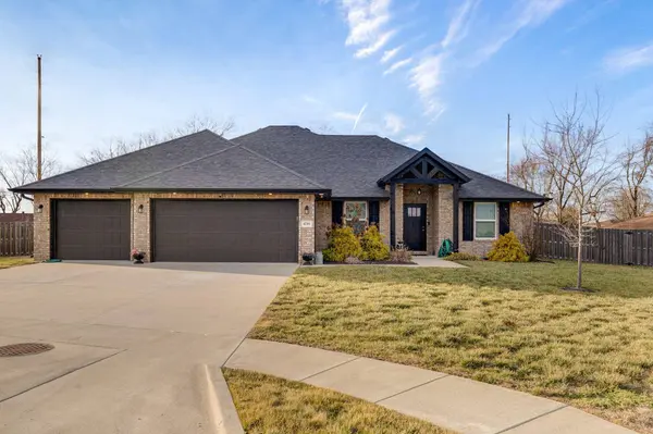 4259 W Orchard LN, Battlefield, MO 65619