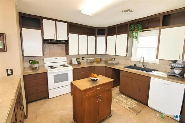 1001 E Main ST, Little River Academy, TX 76554